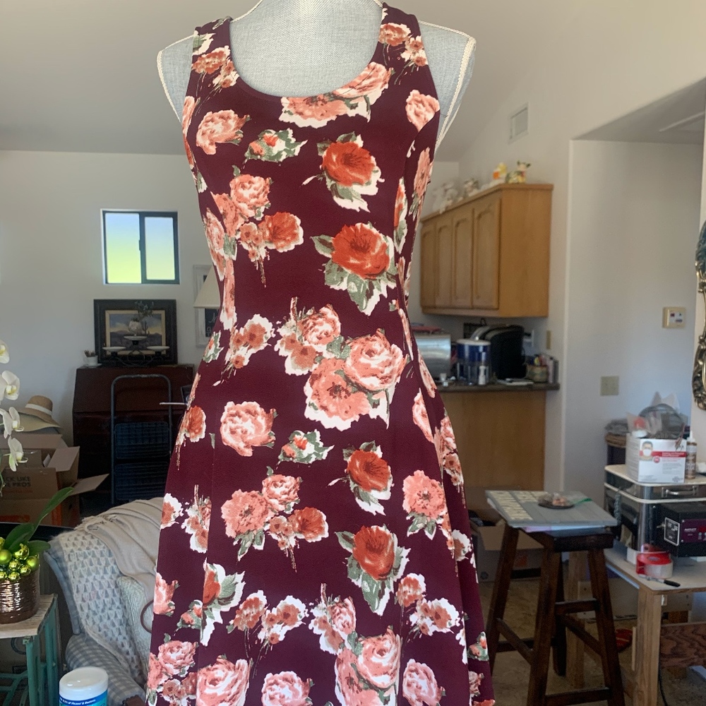 Sleeveless floral knit dress